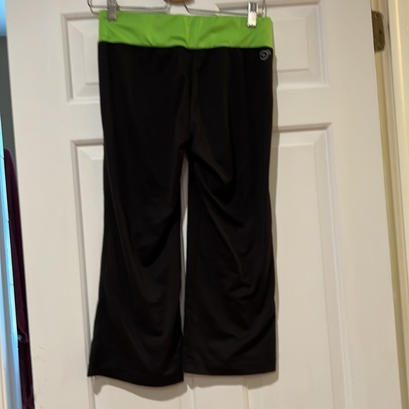 Puma Cropped Athletic Pants - Picture 4 of 6